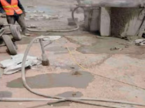 安远水泥混凝土路面板底注浆技术 路面脱空注浆整治方案